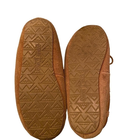 Minnitonka Women’s Leather Moccasins - Picture 5 of 10